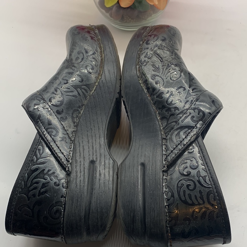 Dansko Black Scroll Print Clog Sz 38. Dan0204a - image 7